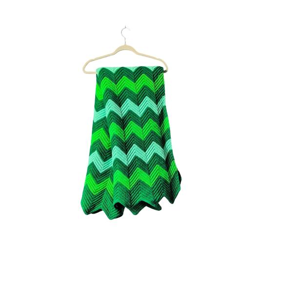 Chevron Green Variegated Crochet Blanket 55 x 62 throw Vintage - Picture 1 of 7